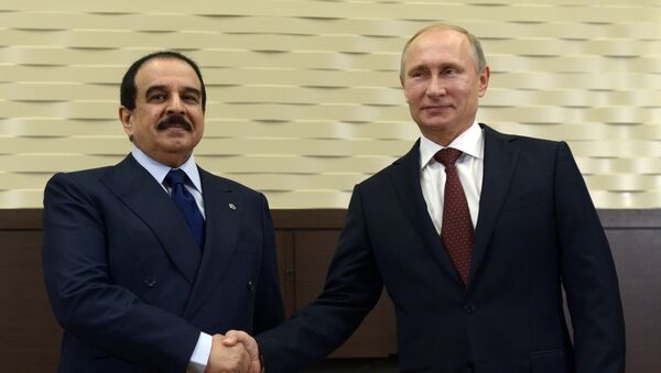 Rey de Bahréin, Hamad bin Isa Al Jalifa, y presidente de Rusia, Vladímir Putin - Sputnik Mundo