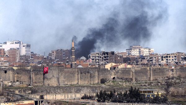 El distrito Sur de la ciudad de Diyarbakir después de los enfrentamientos entre los activistas kurdos y el Ejército turco - Sputnik Mundo