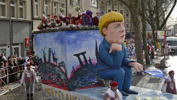 Figura de Angela Merkel durante el Carnaval de Colonia - Sputnik Mundo