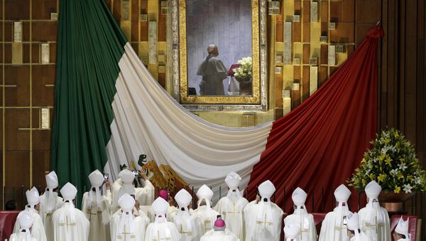 Papa Francisco en la Basílica de la Virgen de Guadalupe, la Ciudad de México, el 13 de febrero de 2016 - Sputnik Mundo