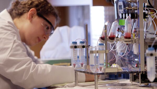 A researcher works near a blood test machine - Sputnik Mundo