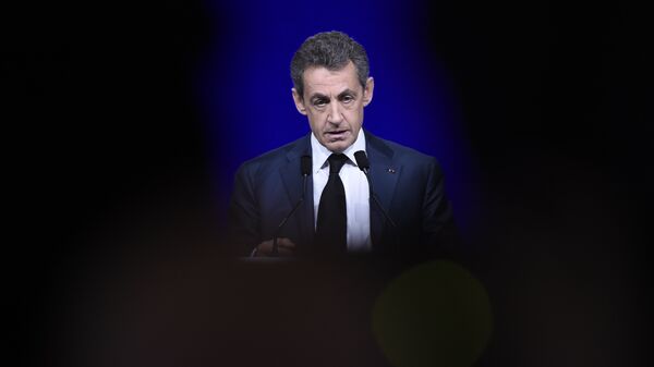 French right-wing Les Republicains (LR) party President, Nicolas Sarkozy delivers a speech during the LR National Council on February 14, 2016 in Paris. - Sputnik Mundo