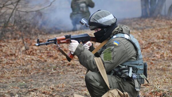 Militares ucranianos durante las maniobras - Sputnik Mundo