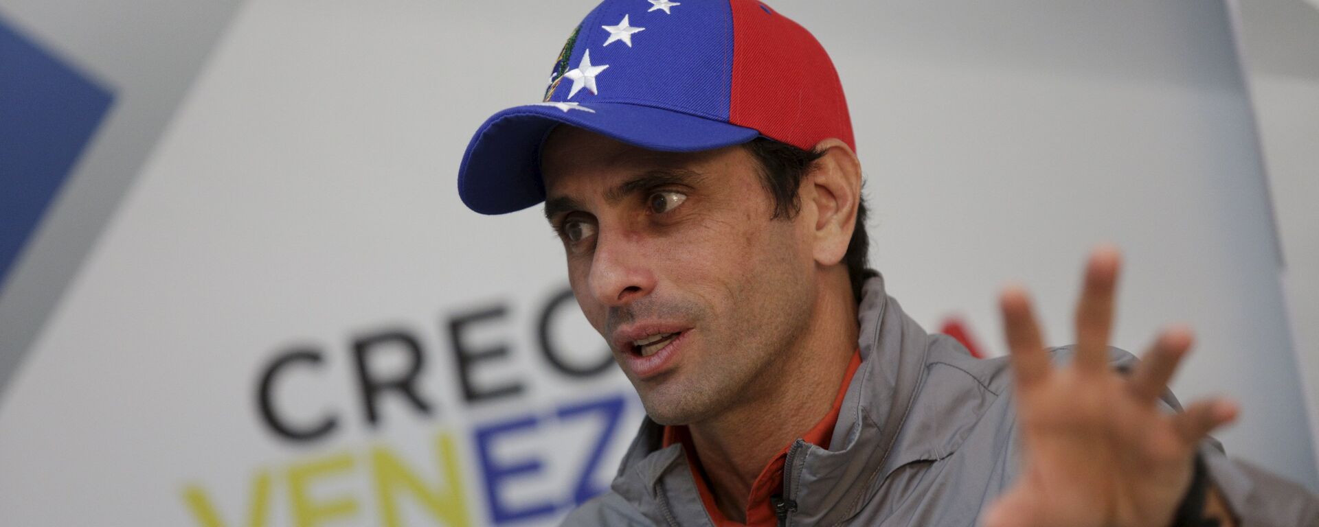 Venezuelan opposition leader and Governor of Miranda state Henrique Capriles speaks during an interview with Reuters in Caracas - Sputnik Mundo, 1920, 11.08.2021