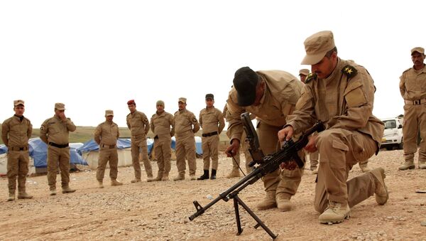 Voluntarios de Mosul preparándose para luchar contra Daesh - Sputnik Mundo
