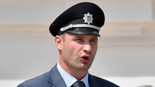 El alcalde de Kiev, Vitali Klichkó, durante la ceremonia de graduación de los policías de Kiev en 2015 - Sputnik Mundo
