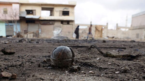 Artefacto explosivo en una de las calles de Al-Ghariya, Deraa, Siria - Sputnik Mundo