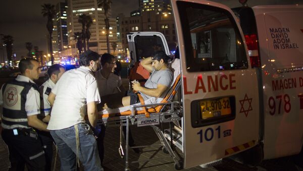 Ambulancia evacua a un herido del lugar del atentado en Tel Aviv - Sputnik Mundo
