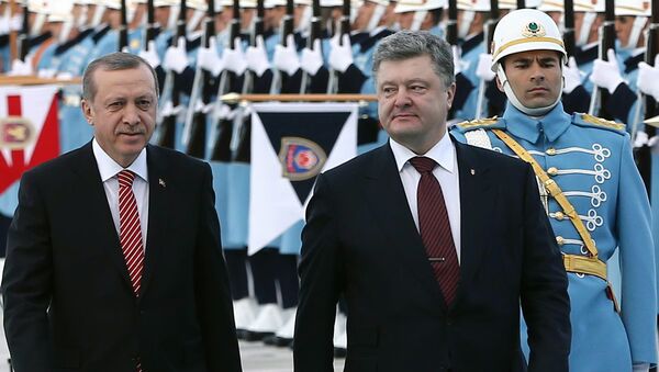Recep Tayyip Erdogan, presidente de Turquía, y Petró Poroshenko, presidente de Ucrania - Sputnik Mundo