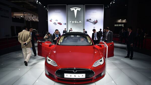 Un automóvil eléctrico Tesla - Sputnik Mundo