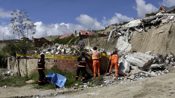 Consecuencias de un deslizamiento de tierra cerca de La Paz, Bolivia - Sputnik Mundo