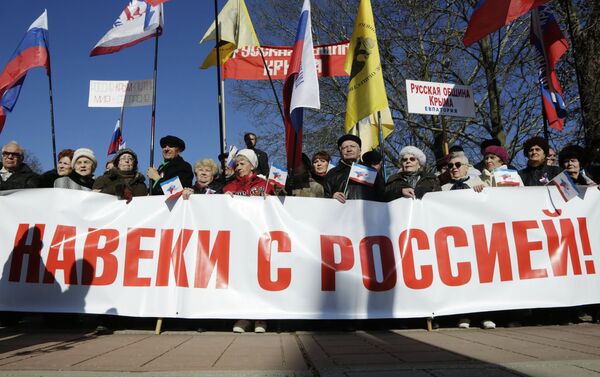 Los ciudadanos de Simferópol duran celebración del 2 aniversario de la adhesión de Crimea a Rusia - Sputnik Mundo