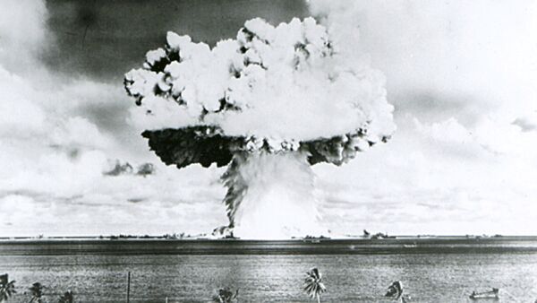 La prueba nuclear de EEUU en el atolón Bikini - Sputnik Mundo