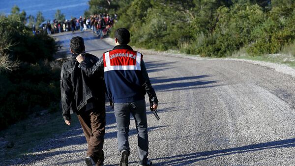 Más de 1.700 migrantes indocumentados detenidos en Turquía - Sputnik Mundo