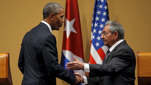 Barack Obama, presidente de EEUU, y Raul Castro, presidente de Cuba - Sputnik Mundo