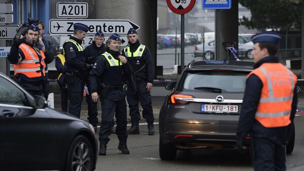 La policía belga cerca del aeropuerto de Zaventem, el 23 de marzo de 2016 - Sputnik Mundo