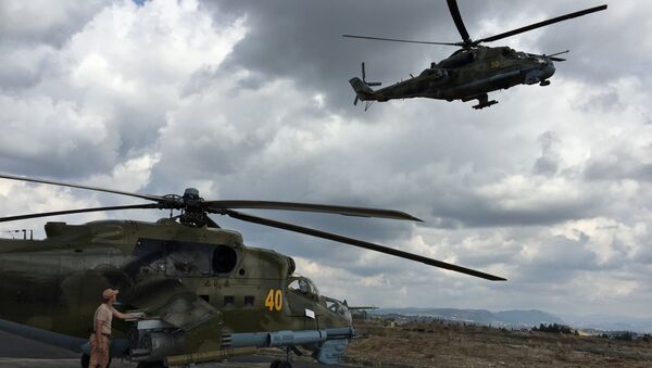 Helicópteros Mi-24 en el aeródromo de Hmeymim en Siria (archivo) - Sputnik Mundo