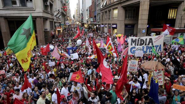 Protestas contra impeachment de Rousseff en Porto Alegre - Sputnik Mundo