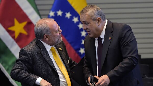 Carlos Pareja, ministro de Hidrocarburos de Ecuador, y Eulogio del Pino, ministro de Petróleo y Minería de Venezuela - Sputnik Mundo