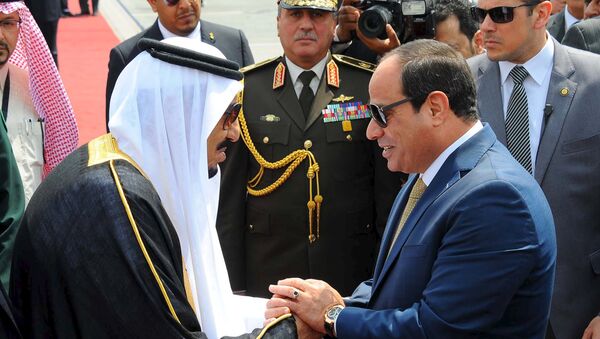Rey saudí Salman bin Abdulaziz y presidente egipcio Abdelfatáh al Sisi - Sputnik Mundo