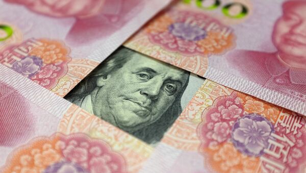 A US 100-dollar banknote with a portrait of Benjamin Franklin and Chinese 100-yuan banknotes with portrait of late Chinese Chairman Mao Zedong are seen in the picture illustration in Beijing, China - Sputnik Mundo