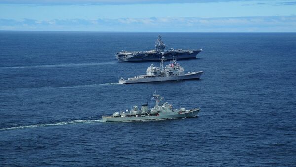 Maniobras conjuntas de las armadas uruguaya y estadounidense en la distancia de 50 millas acuáticas de la costa de  Punta del Este, año 2010. - Sputnik Mundo