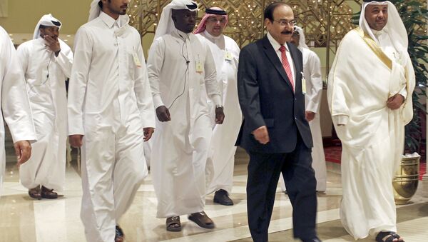 El ministro de energía de Bahrain llega al encuentro de la OPEP en Doha - Sputnik Mundo