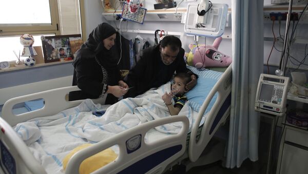 Ahmed Dawabsha, uno de los palestinos heridos en los ataques de los colonos israelíes en el pueblo de Duma, Cisjordania - Sputnik Mundo