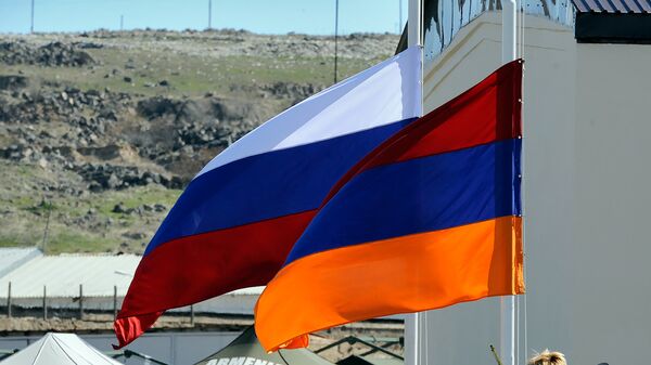 Banderas de Rusia y Armenia - Sputnik Mundo