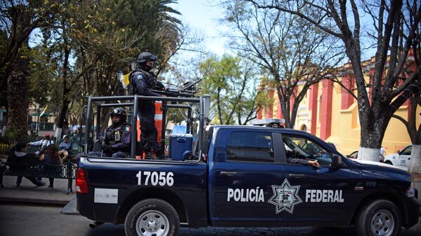Members of Federal Police patrol the streets of San Cristobal de las Casas, Chiapas State, Mexico on February 12, 2016. Pope Francis will arrive in Mexico on Friday, where he will visit until February 17. - Sputnik Mundo
