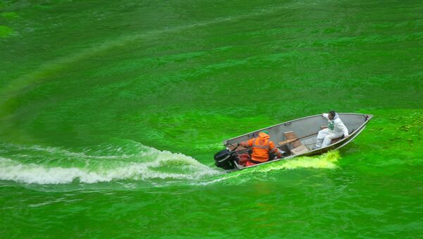 El Río Chicago teñido de verde durante el día de San Patricio - Sputnik Mundo