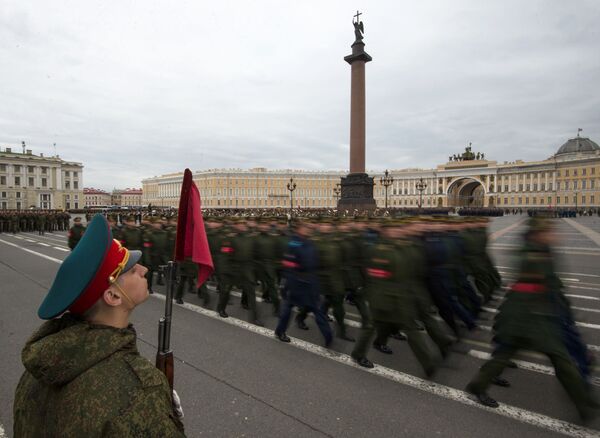El primer ensayo del desfile del Día de la Victoria en San Petersburgo - Sputnik Mundo