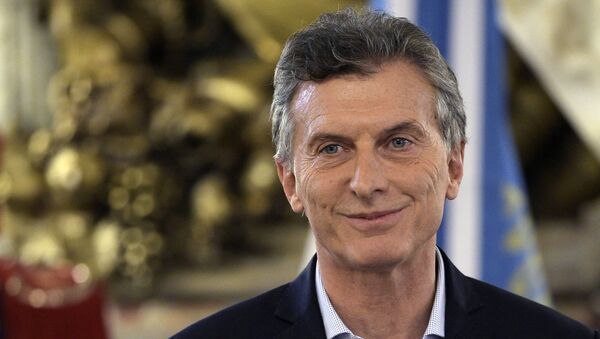 Argentine President Mauricio Macri arrives to deliver a speech at Casa Rosada Government Palace in Buenos Aires on April 7, 2016 - Sputnik Mundo