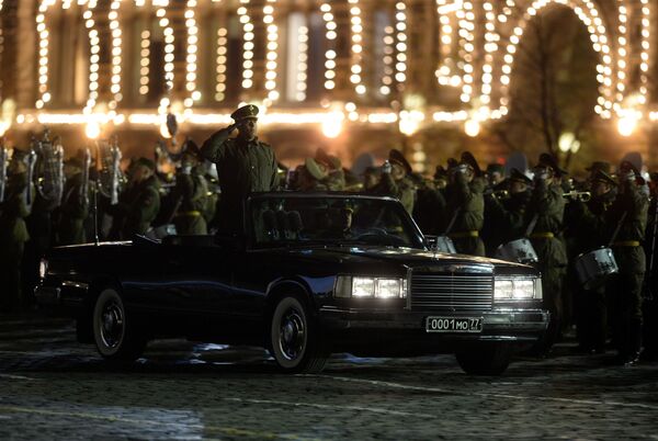 Ensayo nocturno del desfile del Día de la Victoria en la Plaza Roja - Sputnik Mundo