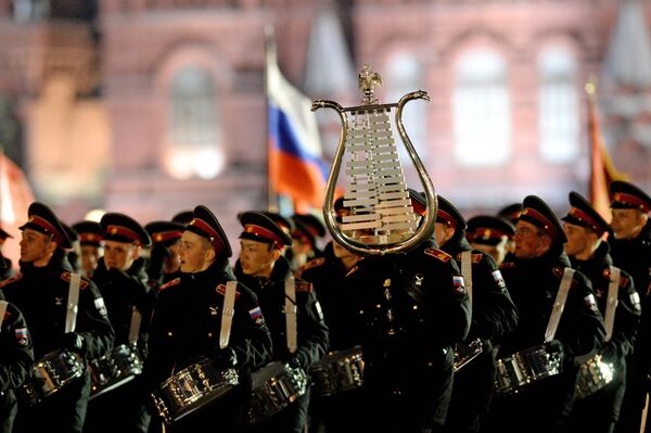 Ensayo nocturno del desfile del Día de la Victoria en la Plaza Roja - Sputnik Mundo