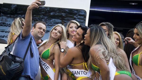 Participantes del certamen Miss Bumbum Brasil - Sputnik Mundo