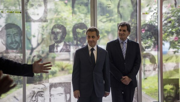Nicolás Sarkozy junto al secretario de DDHH. Claudio Avruj - Sputnik Mundo