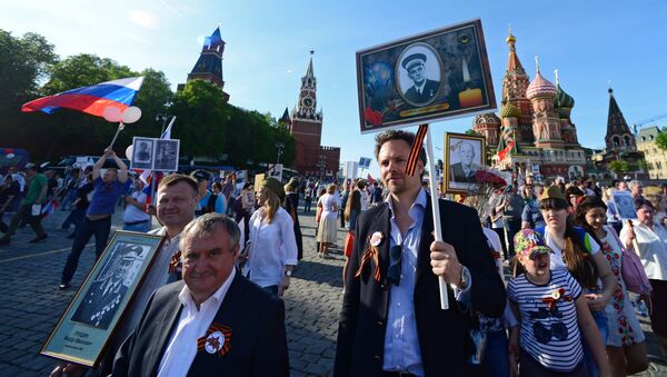 La marcha del Regimiento Inmortal en Moscú - Sputnik Mundo