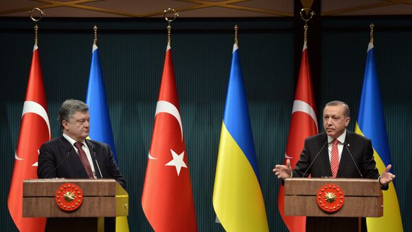 Presidente de Ucrania, Petró Poroshenko y el presidente de Turquía, Recep Tayipp Erdogan (archivo) - Sputnik Mundo
