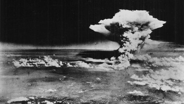 Una nube atómica sobre la ciudad de Hiroshima - Sputnik Mundo