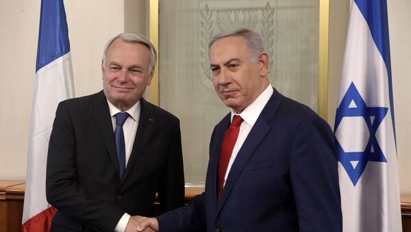 Benjamín Netanyahu, primer ministro de Israel, y Jean-Marc Ayrault, ministro de Exteriores de Francia - Sputnik Mundo
