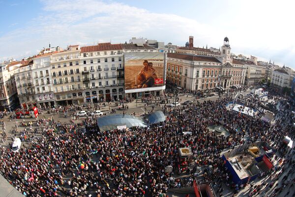 Los manifestantes en la Puerta del Sol, Madrid. Los manifestantes en la Puerta del Sol, Madrid. - Sputnik Mundo