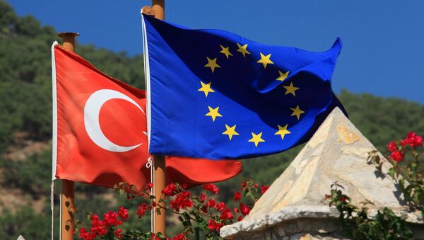 Turkish and EU flags - Sputnik Mundo