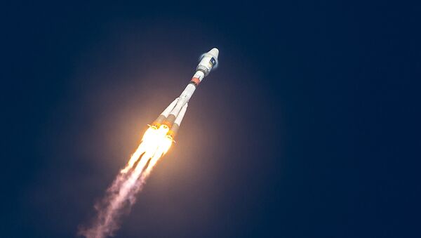 Lanzamiento de un cohete Soyuz con los satélites Galileo desde la base espacial de Kourou, en la Guayana Francesa - Sputnik Mundo