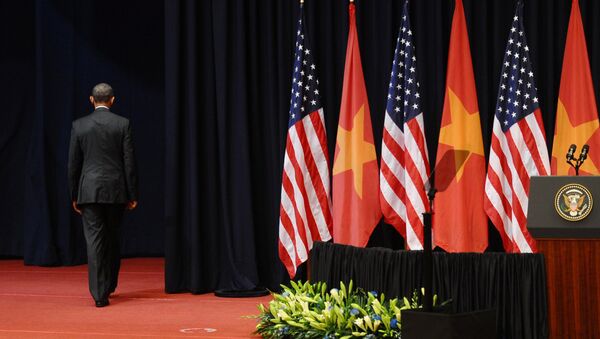 Barack Obama, el presidente de EEUU, durante su visita a Vietnam - Sputnik Mundo