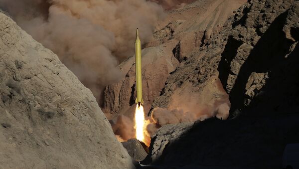 Irán lanza un misil balístico, el 9 de marzo de 2016 - Sputnik Mundo
