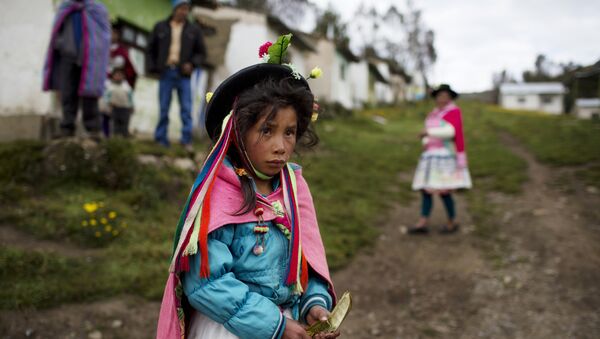 Una niña indígena de Perú - Sputnik Mundo