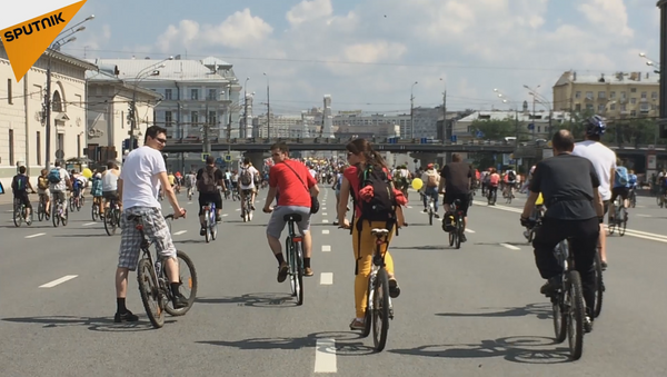 Más de 30.000 moscovitas participaron en el desfile ciclista de Moscú el domingo 29 de mayo. - Sputnik Mundo