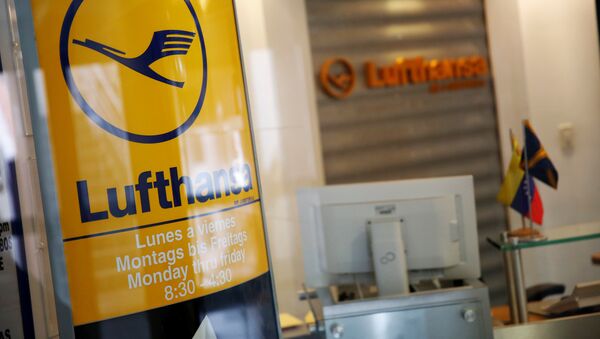 Logo de Lufthansa en su oficina en Caracas - Sputnik Mundo