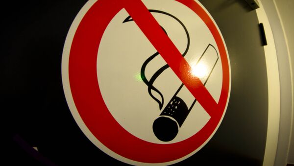 Un señal de No fumar  - Sputnik Mundo